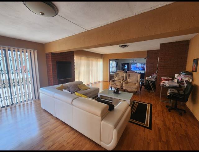 4 BEDROOM HOUSE FOR SALE IN SAFARI GARDENS